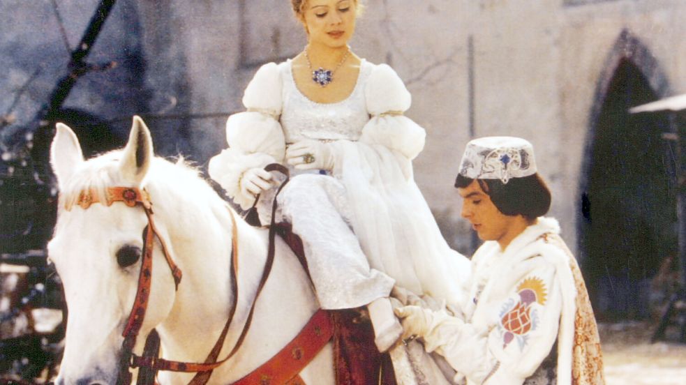 Auch an Weihnachten 2025 ein Muss: Der Märchenklassiker „Drei Haselnüsse für Aschenbrödel“. Foto: MDR/WDR/Degeto,