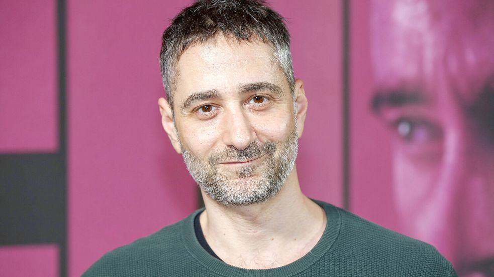 Denis Moschitto findet eigentlich, es gibt zu viele Krimis im deutschen Fernsehen. Warum er dennoch die Tatort-Rolle angenommen hat, erzählt er im Interview. Foto: IMAGO/Future Image