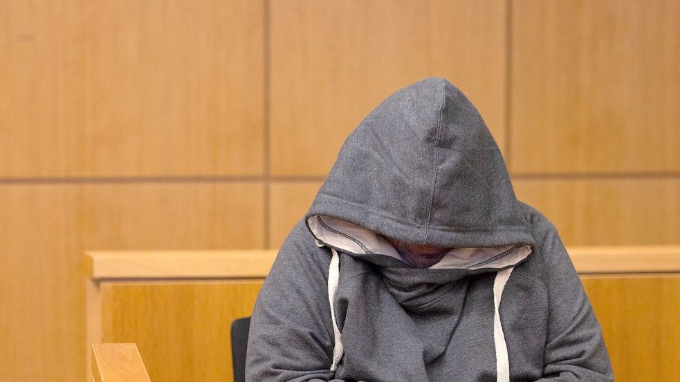 Achteinhalb Jahre soll ein 61-Jähriger in Haft - er missbrauchte seine Ehefrau und filmte die Taten. Foto: Rolf Vennenbernd/dpa