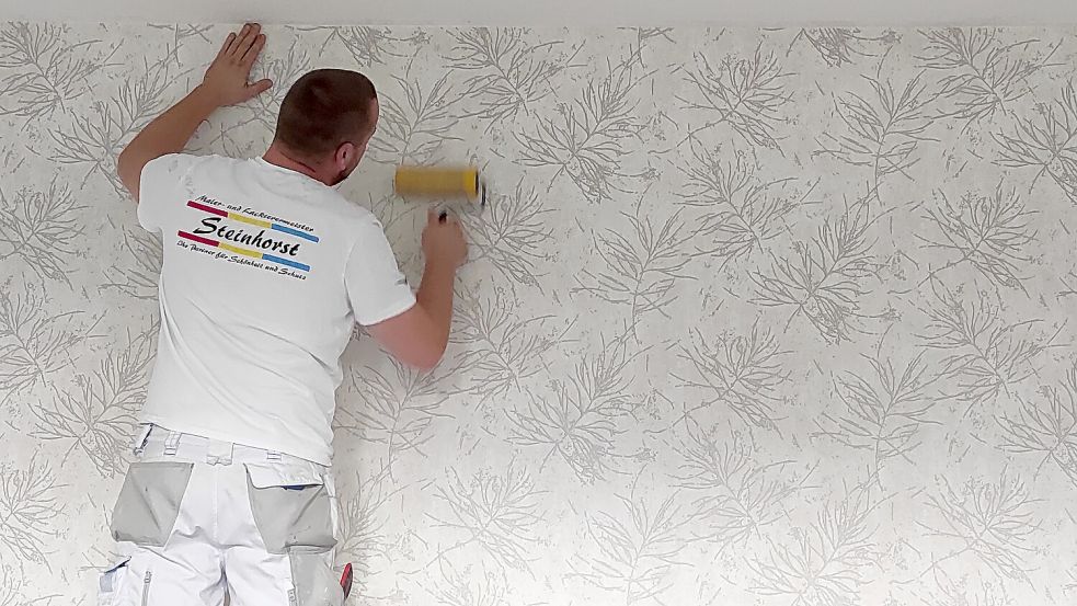 Tapezierarbeiten? Kein Problem. Auch hier gibt es viele verschiedene Muster und Qualitäten.