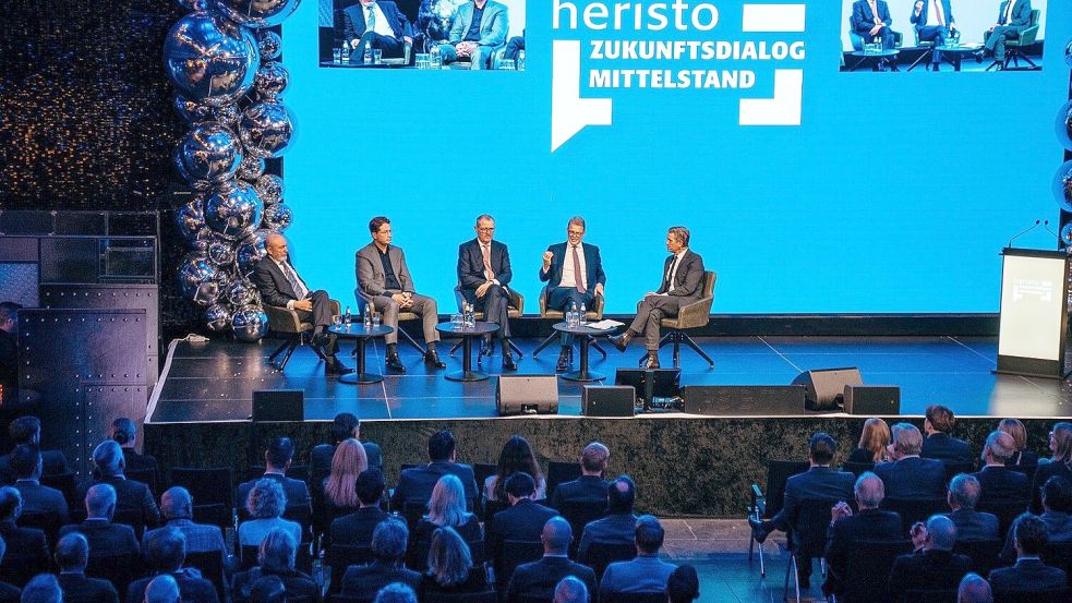 Der Blick in den Veranstaltungssaal: Rund 400 Zuhörer waren der Einladung zum „Zukunftsdialog“ nach Osnabrück gefolgt. Foto: Heristo