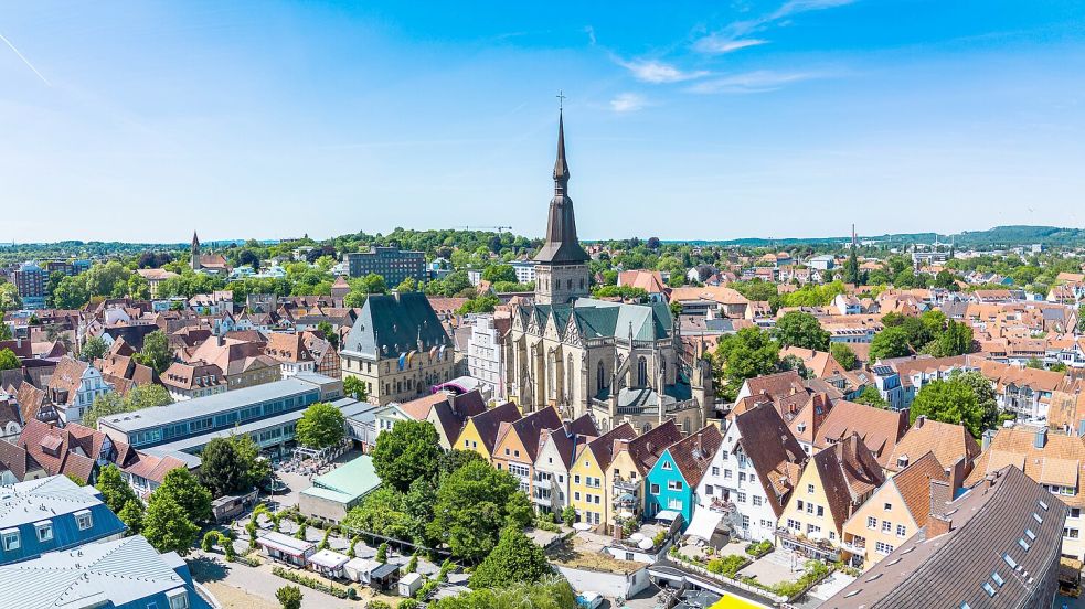 Obwohl sie das Aushängeschild Osnabrücks ist, platziert sich die Innenstadt im NOZ-Check nur unter den letzten fünf. Hier zu sehen ist die Marienkirche aus Blickrichtung des Theaters. Foto: André Havergo