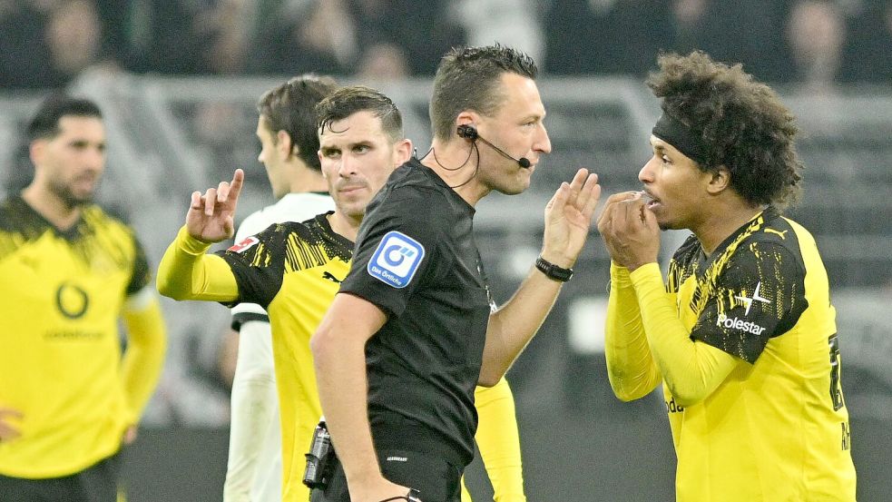 Karim Adeyemi (r) war mehrfach in Diskussionen verwickelt. Foto: Bernd Thissen