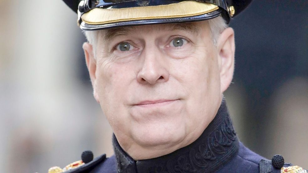 Ex-Prinz Andrew hat aufgrund seiner Verwicklung in den Epstein-Skandal seine Titel verloren. Er bestreitet die Vorwürfe. (Archivbild) Foto: Olivier Matthys/AP/dpa