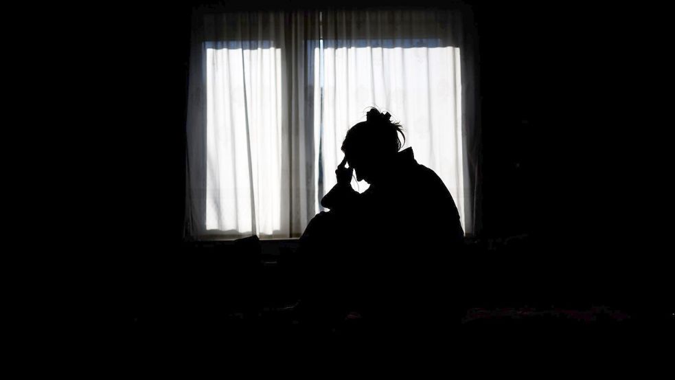 Einsamkeit ist ein häufiger Anlass für Anrufe bei der Telefonseelsorge. (Symbolbild) Foto: Julian Stratenschulte