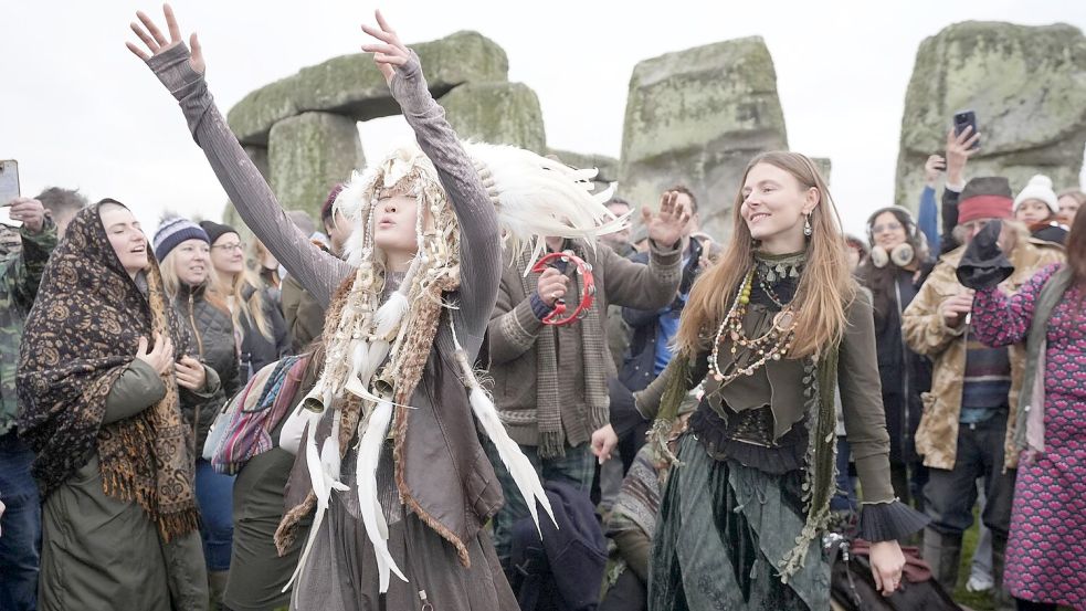 Zahlreiche Menschen feierten die Wintersonnenwende. Foto: Andrew Matthews