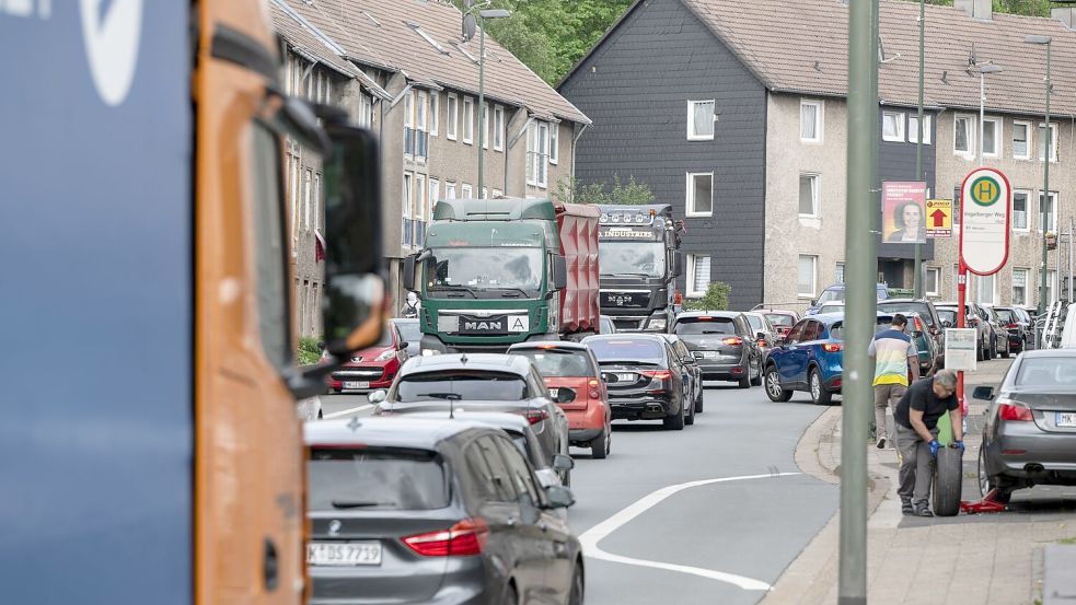 Eine regelrechte Verkehrslawine quälte sich vier Jahre lang mitten durch Lüdenscheid. (Archivbild) Foto: Bernd Thissen