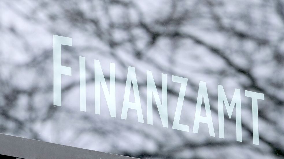 Das Stuttgarter Finanzamt. Bundesweit ist die Zahl der Klagen gegen Steuerbescheide stark gesunken. (Symbolbild) Foto: Bernd Weißbrod