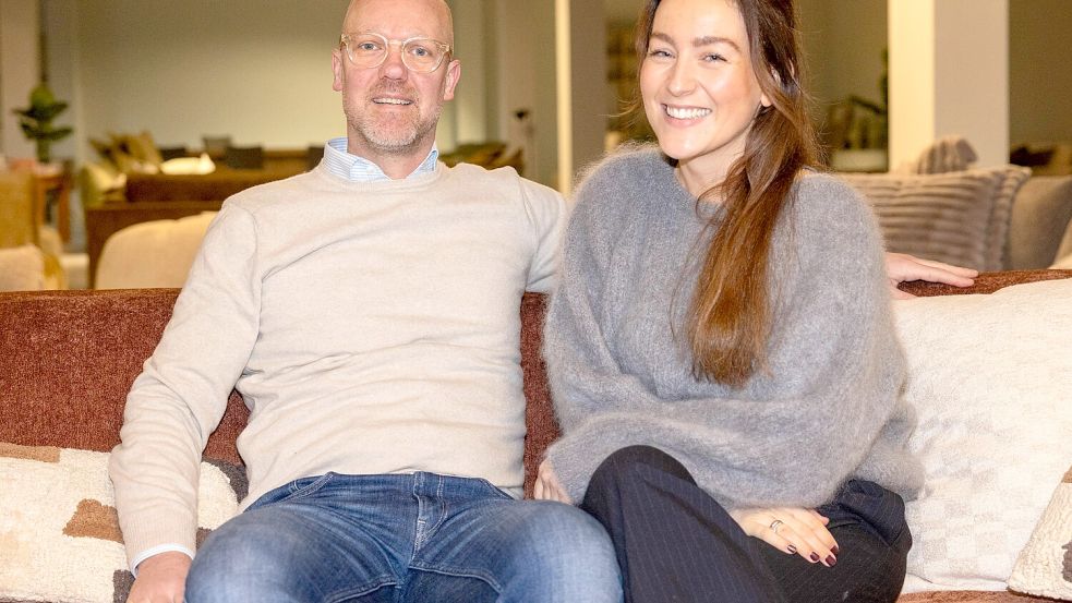 Bastian und Laura Kitzmann in ihrem Kitzmann - Das Wohnstudio in Osnabrück. Foto: André Havergo