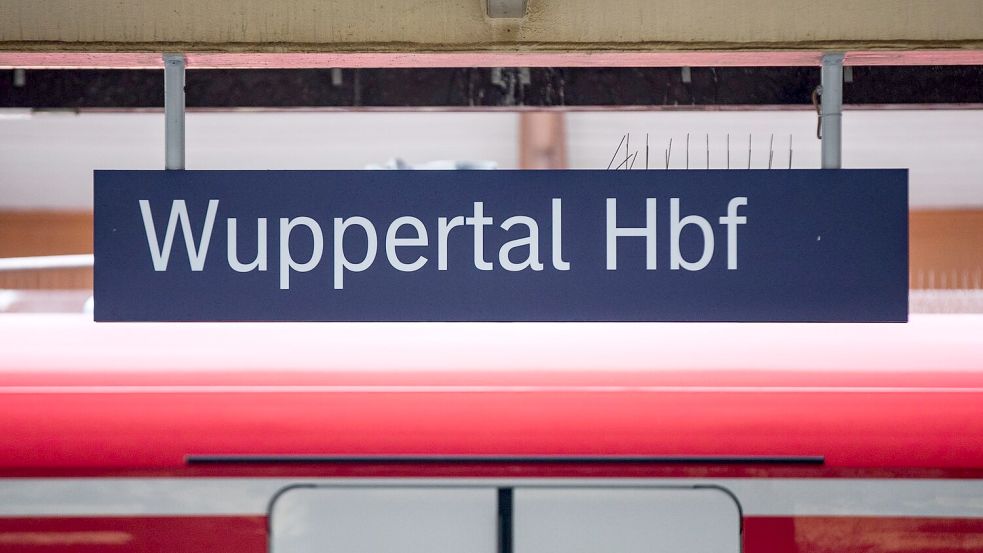 Am Wuppertaler Hauptbahnhof halten während der fünfmonatigen Bauphase überhaupt keine Fernzüge. (Archivbild) Foto: Marcel Kusch