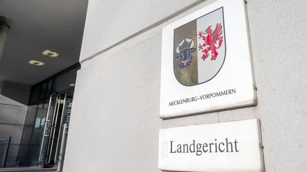 Am Dienstag fiel das Urteil im Totschlagprozess gegen einen 75-Jährigen aus Waren an der Müritz. Er hat seine Ehefrau mit einem Messer getötet. (Archivbild) Foto: Stefan Sauer