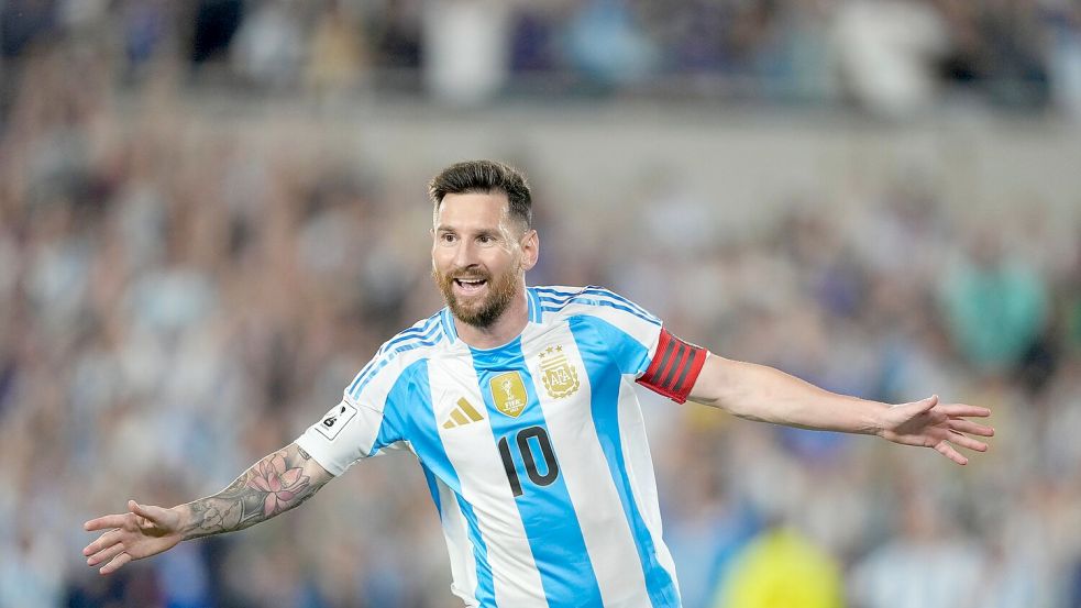 Lionel Messi lässt seine WM-Teilnahme bislang offen. (Archivbild) Foto: Natacha Pisarenko/AP/dpa
