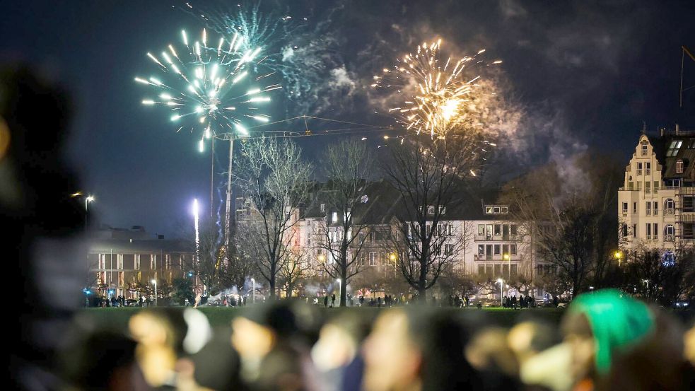 Ein schöner Anblick für die einen, ein Ärgernis für die anderen: Feuerwerk an Silvester. Foto: Christoph Reichwein