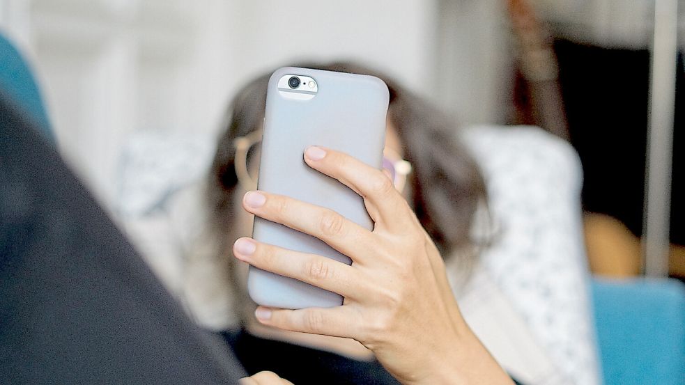 Digitalisierung verspricht Komfort. Doch sie schafft auch neue Barrieren und Risiken. Foto: Weronika Peneshko/dpa