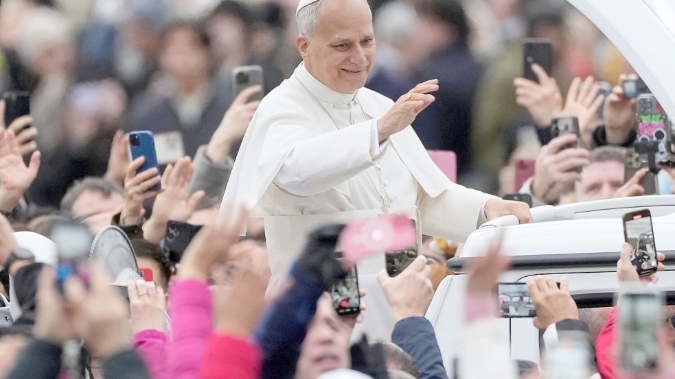Der Jubel auf dem Petersplatz war groß. Foto: Gregorio Borgia/AP/dpa