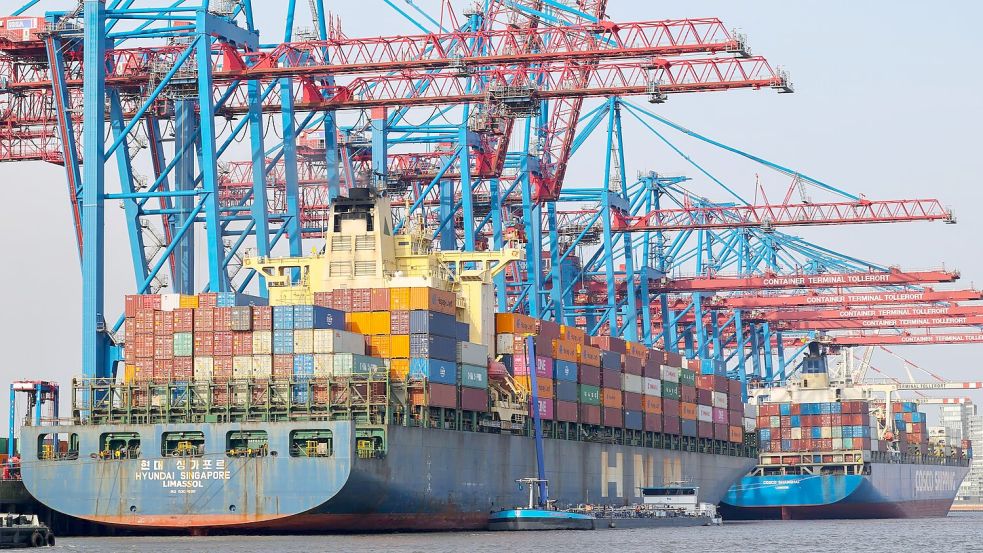 Die Bundesregierung hat neue Initiativen für die maritime Wirtschaft angekündigt. (Archivbild) Foto: Christian Charisius