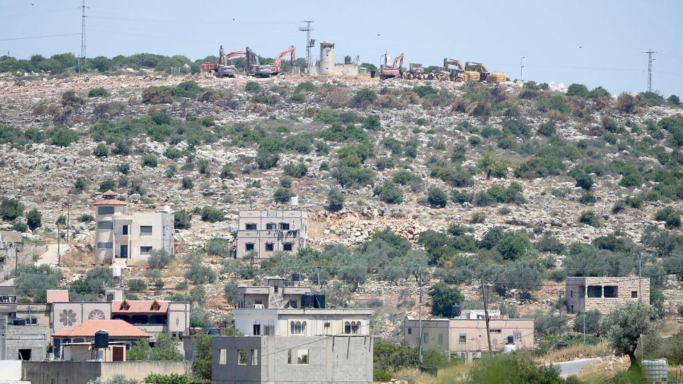 Außenminister Johann Wadephul (CDU) kritisiert die neuen Pläne der israelischen Regierung für 19 neue Siedlungsprojekte im Westjordanland. Foto: Nasser Nasser/AP/dpa
