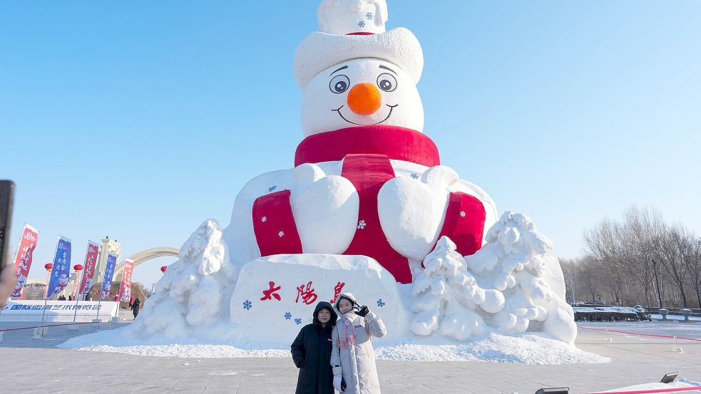 „Mr. Snowman“ ist Teil der diesjährigen Expo. Foto: Wang Song/XinHua/dpa