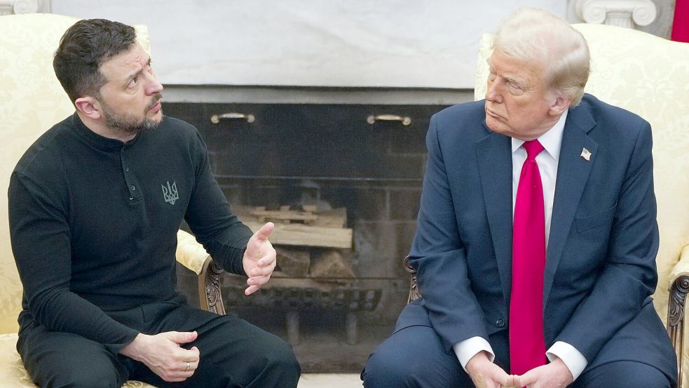 Der ukrainische Staatschef Wolodymyr Selenskyj (l) will US-Präsident Donald Trump klarmachen, dass das Land in den Verhandlungen über ein Kriegsende mit Russland nicht kapitulieren wird. (Archivbild) Foto: Mystyslav Chernov/AP/dpa