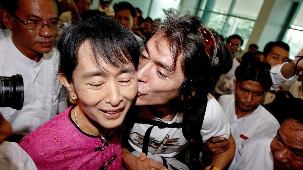 Kim Aris, der Sohn der inhaftierten Friedensnobelpreisträgerin Aung San Suu Kyi, wendet sich immer wieder mit Videos an die Öffentlichkeit. (Archivbild) Foto: Nyein Chan Naing
