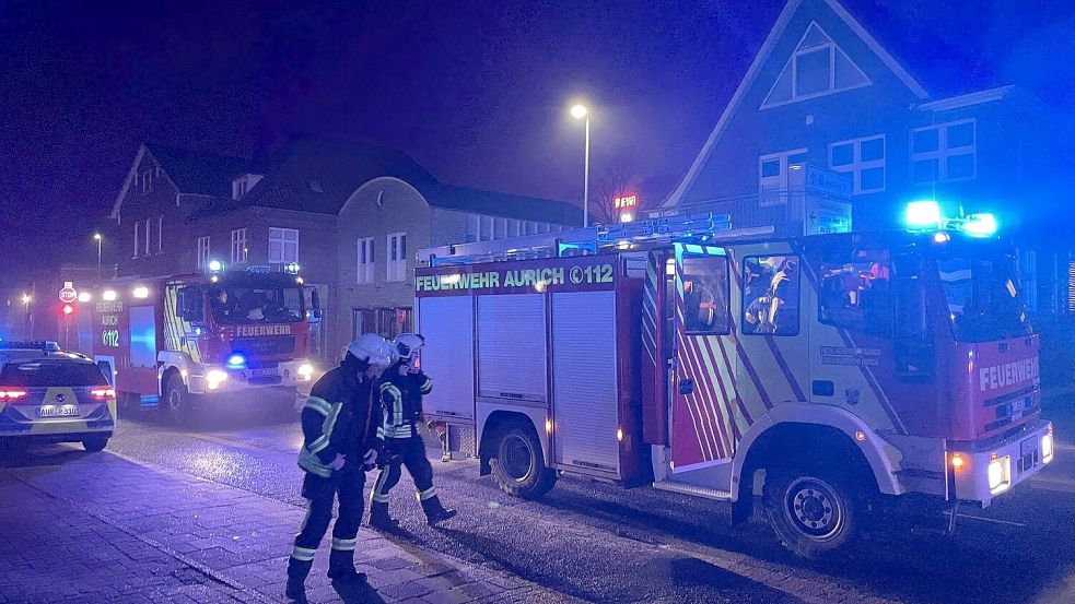 Die Feuerwehr Aurich rückte mit zahlreichen Kräften aus. Foto: Daniel Gerock/Feuerwehr Aurich