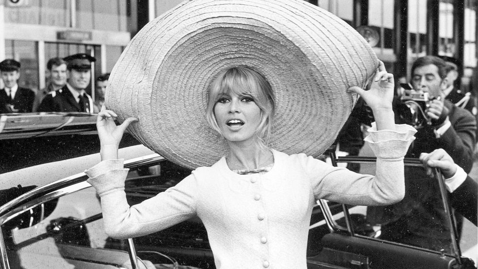 Bardot begann ihre Karriere einst als Model. (Archivbild) Foto: Uncredited/AP/dpa
