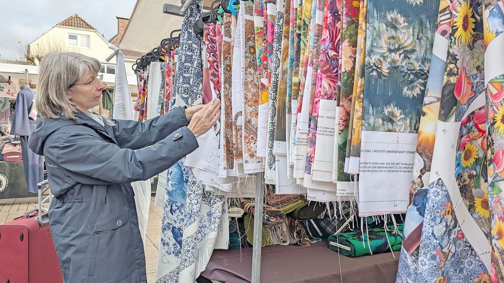 Im Jahr 2025 erwies sich unter anderem der Stoffenmarkt als echter Publikumsmagnet. Vor allem die Kombination aus Veranstaltungen und verkaufsoffenen Sonntagen zogen die Besucher in die Stadt. Foto: Archiv
