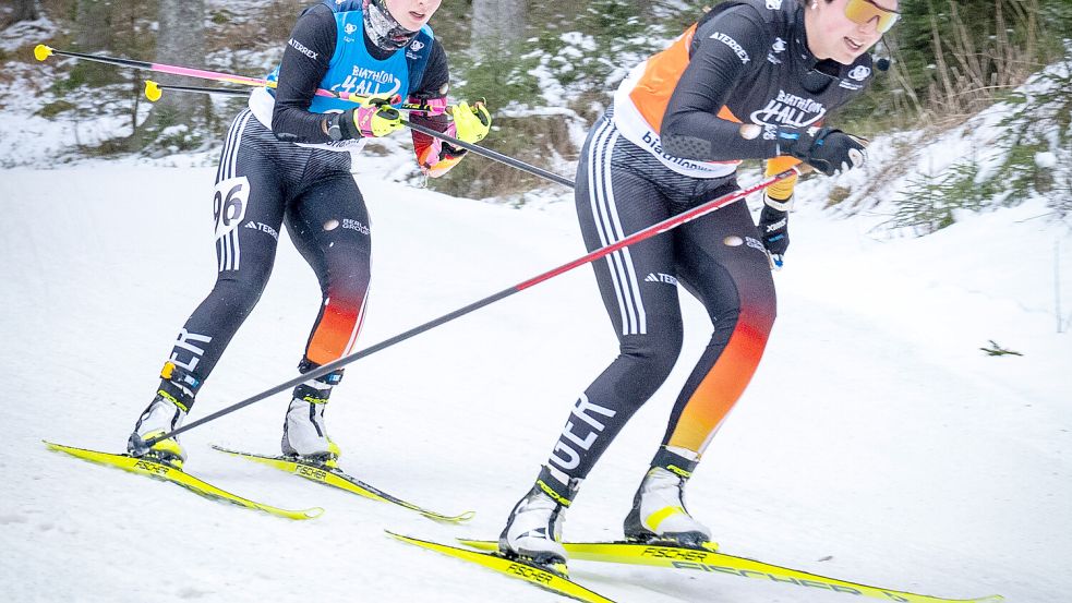 Auf sich allein gestellt ist Johanna Recktenwald auf der Strecke nicht, ihr Guide ist immer mit dabei. Foto: IMAGO / Ralf Kuckuck