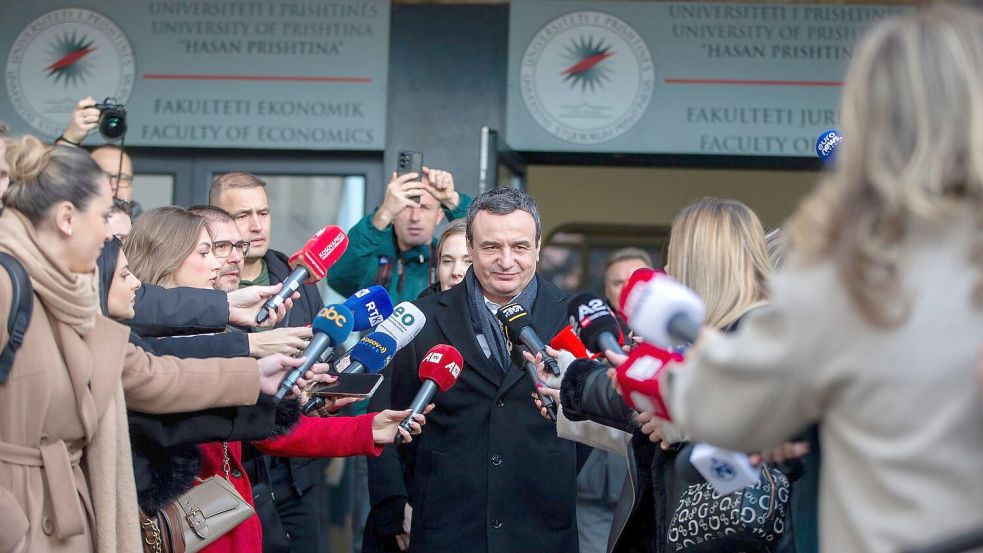 Kosovos Ministerpräsident Kurti sichert sich bei der Neuwahl in seinem Land ein weiteres Regierungsmandat. Foto: Visar Kryeziu/AP/dpa