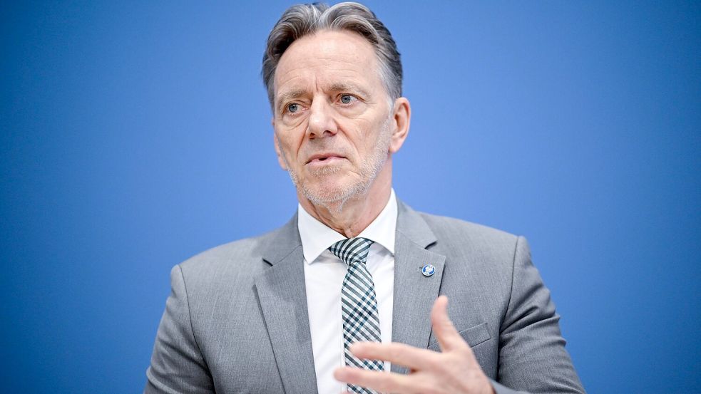 BKA-Präsident Holger Münch warnt vor möglichen Regierungsbeteiligungen der AfD. Warum sich der Umgang mit sensiblen Informationen ändern könnte. Foto: dpa/Britta Pedersen
