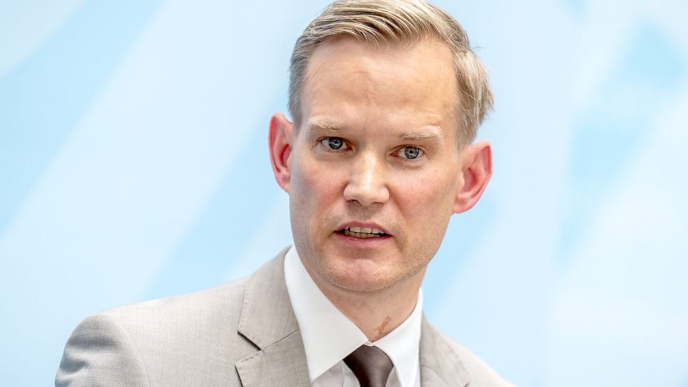 Der Bundesdrogenbeauftragte warnt vor den Gefahren von zu viel Alkohol. (Archivbild) Foto: Michael Kappeler/dpa