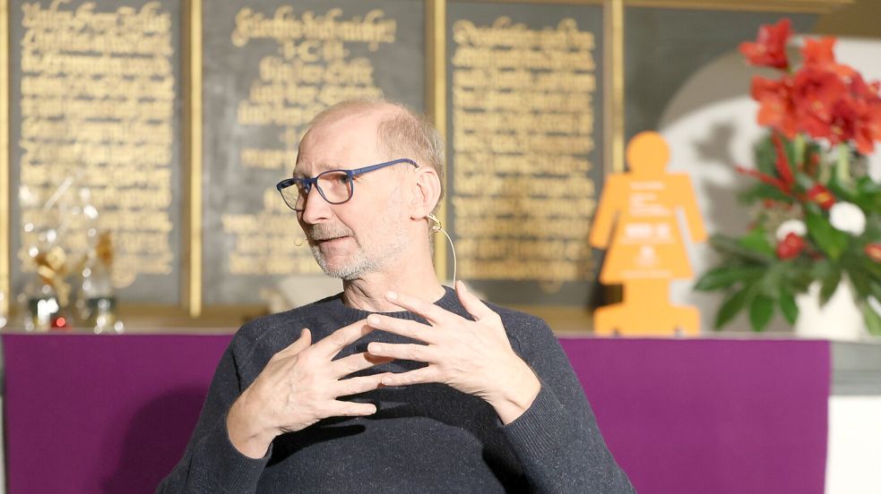 Ex-Werder-Star Dieter Eilts plauderte im Dezember in der Lambertikirche über Gott und die Welt. Foto: Wilfried Gronewold