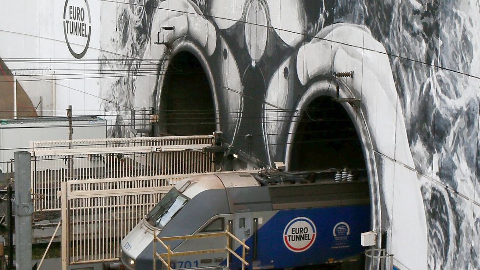 Der Zugverkehr durch den Eurotunnel ist stark beeinträchtigt (Archivbild) Foto: Michel Spingler/AP/dpa