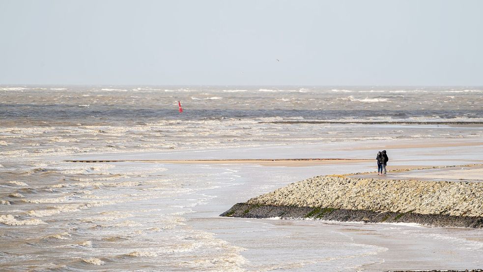 Wissenschaftler gehen davon aus, dass der Meeresspiegel in der Nordsee bis 2100 zwischen 30 und 120 Zentimeter steigen wird. (Archivbild) Foto: Mohssen Assanimoghaddam