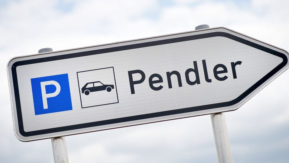 Mit der Pendlerpauschale kann man Kosten für die Fahrt zur Arbeit steuerlich geltend machen. (Illustration) Foto: David-Wolfgang Ebener/dpa