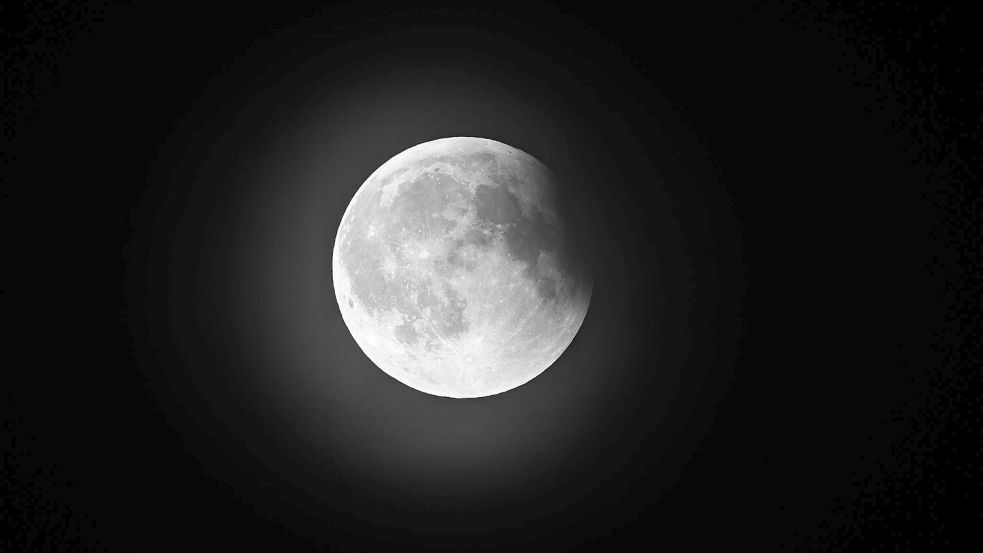 Wenn sich der Mond verdunkelt: Auch 2026 steht eine Mondfinsternis an. (Illustration) Foto: Friso Gentsch