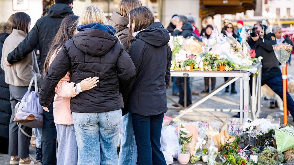 Trauer und Bestürzung nach dem Unglück sind groß. Foto: Jean-Christophe Bott