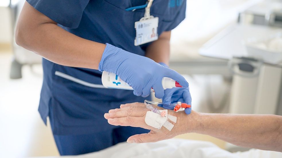 Auch ausländische Frauen arbeiten in Deutschland häufig in Engpassberufen. (Archivbild) Foto: Oliver Dietze