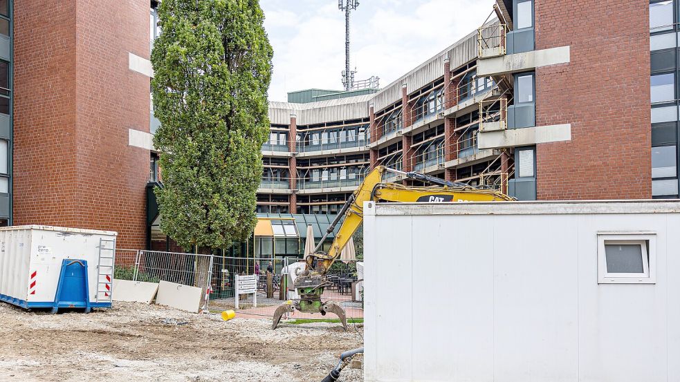 Seit September laufen am Osnabrücker Kreishaus die Abbruch- und Rückbauarbeiten inklusive der Schadstoffentsorgung. Foto: Denise Matthey