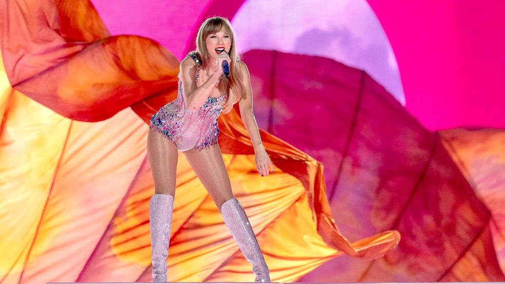 Taylor Swift wird zwar 2026 nicht auf Tour gehen, aber sie steht für einen Reisetrend: Event-Tourismus. (Archivbild) Foto: Daniel Deslover