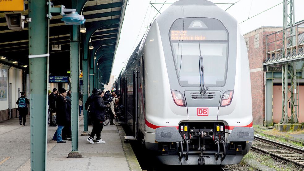 Die Bahn saniert im kommenden Jahr Strecken im Norden. Das hat auch Auswirkungen für Reisende aus Norden. Foto: DPA
