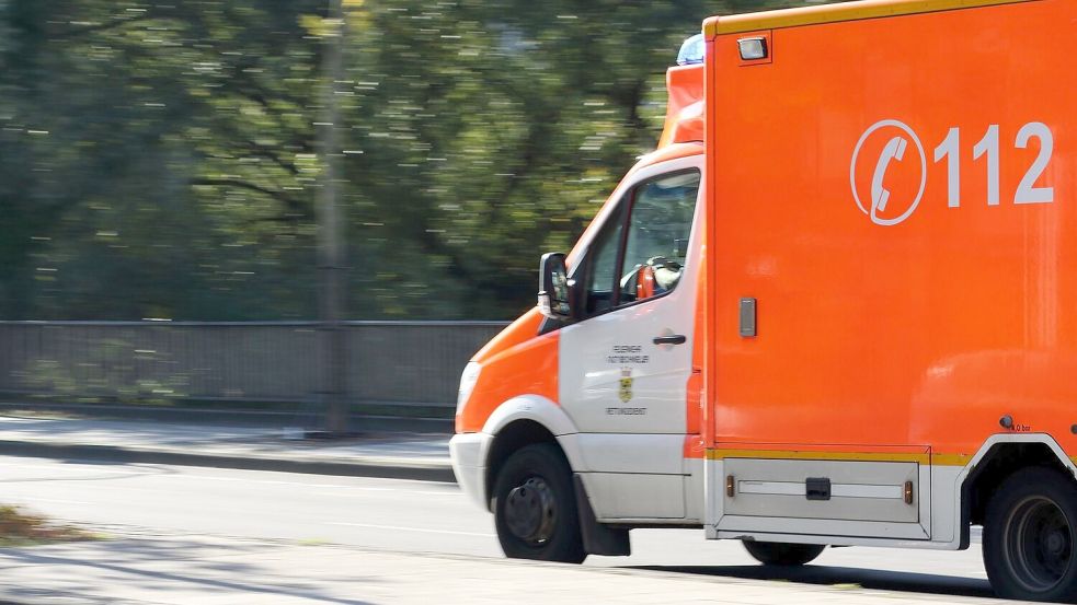 Der 19-Jährige musste in einem Rettungswagen behandelt werden. Symbolfoto: Pixabay