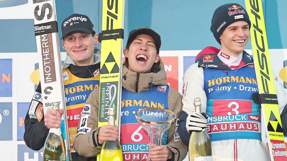 Domen Prevc (l) stand diesmal nicht als Sieger auf dem Podium. Foto: Daniel Karmann