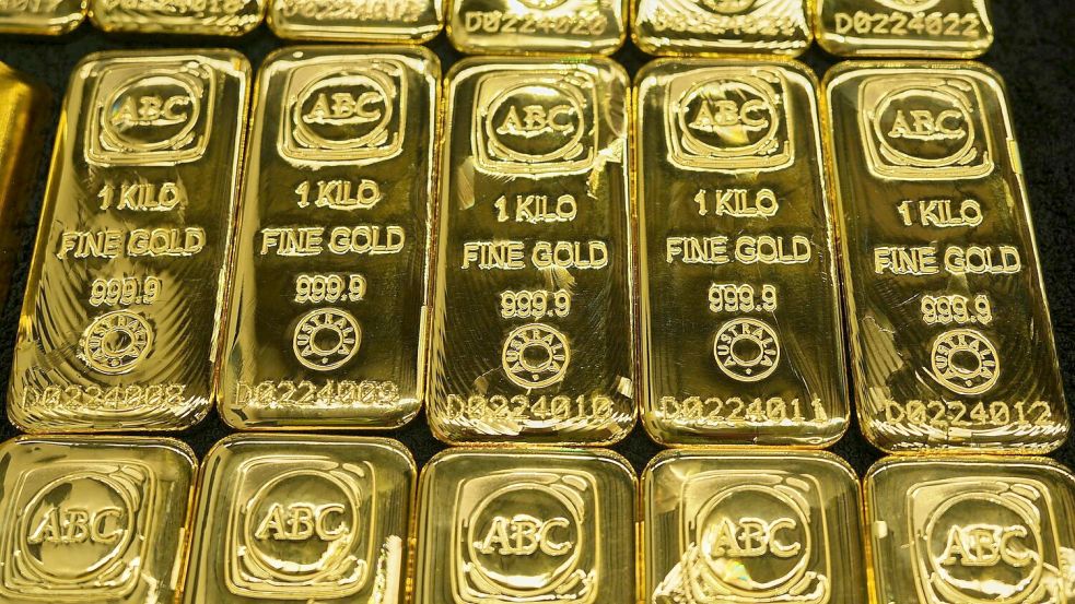 Edelmetalle - allen voran Gold - gelten bei vielen Investoren als sogenannte sichere Häfen. (Symbolbild) Foto: Mark Baker/AP/dpa