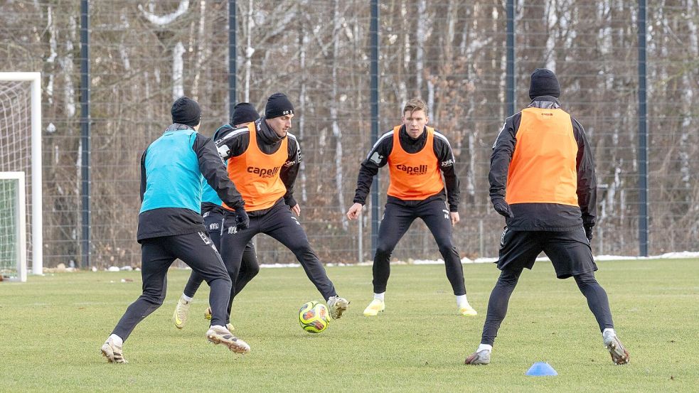 Kalt ist es in Osnabrück – doch die Profis des VfL bereiten sich fleißig auf die Rückserie in der 3. Liga vor. Foto: Ernesto Moses Wiebrock