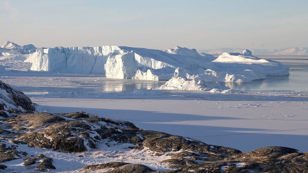 Eisberge in der Nähe des westgrönländischen Ortes Ilulissat. Trump erhebt erneut Besitzansprüche auf Grönland. Foto: Steffen Trumpf/dpa
