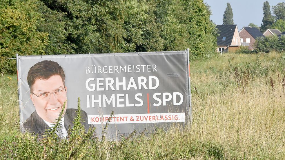 Werbung braucht er nicht mehr zu machen: Brookmerlands Samtgemeindebürgermeister Gerhard Ihmels (SPD), hier auf einem Wahlplakat 2021, kandidiert nicht erneut für den Chefsessel im Marienhafer Rathaus. Foto: Thomas Dirks