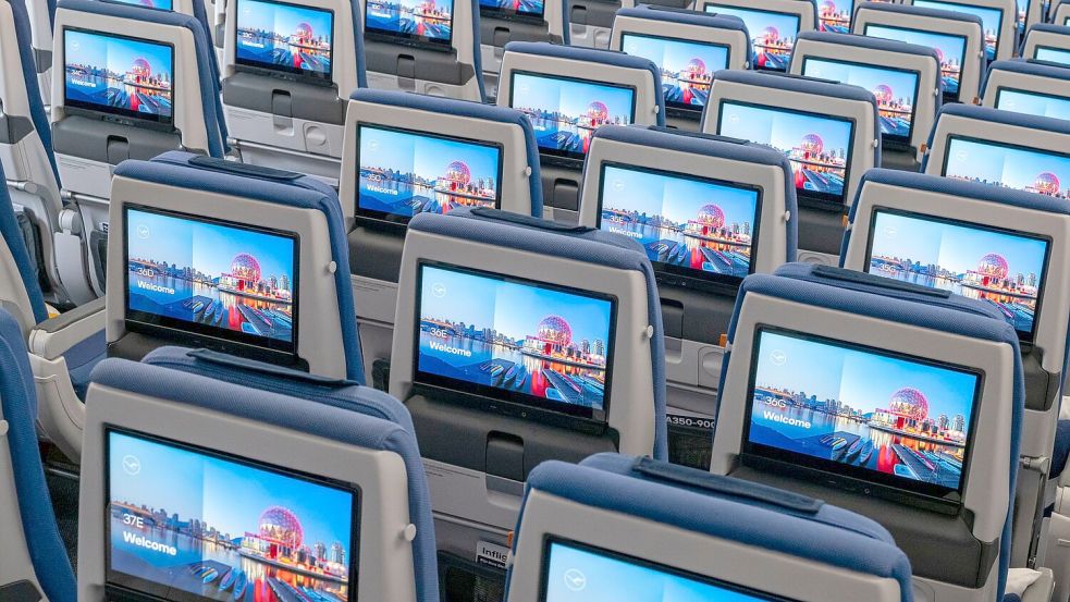 Auch in der Eco-Klasse ändert sich an Bord von Lufthansa-Jets einiges. Foto: Peter Kneffel/dpa