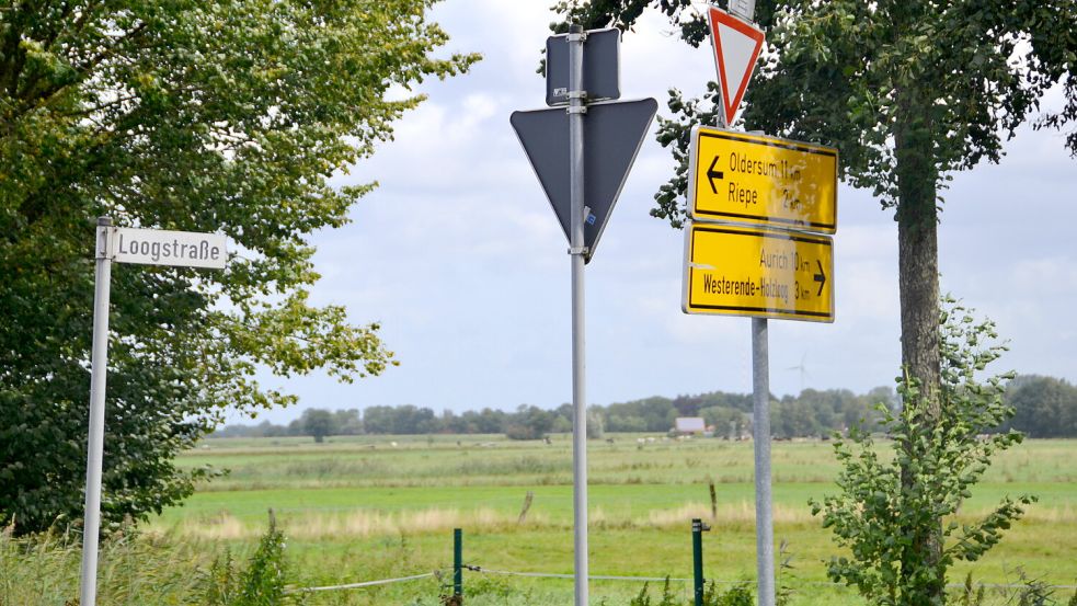 An der Ecke Auricher Straße (L1)/Loogstraße in Ochtelbur soll das neue Feuerwehrhaus gebaut werden. Foto: Aiko Recke