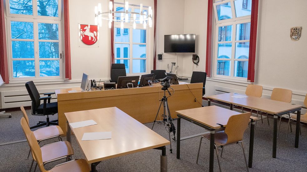 In diesem Sitzungssaal des Amtsgerichts Aurich hat der Prozess am Dienstag begonnen. Foto: Klaus Ortgies